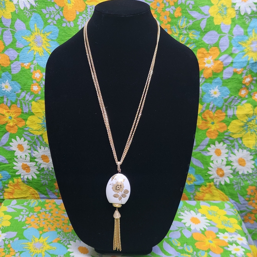 Lord Nelson Staffordshire Pottery Vintage 60s Floral Porcelain Egg Necklace